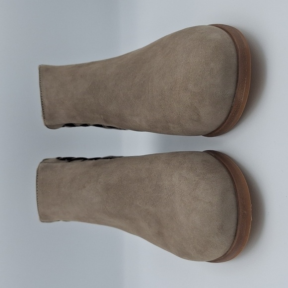 NIB VINCE CAMUTO Prestetta Bootie - Foxy True Suede, Taupe - Picture 9 of 16
